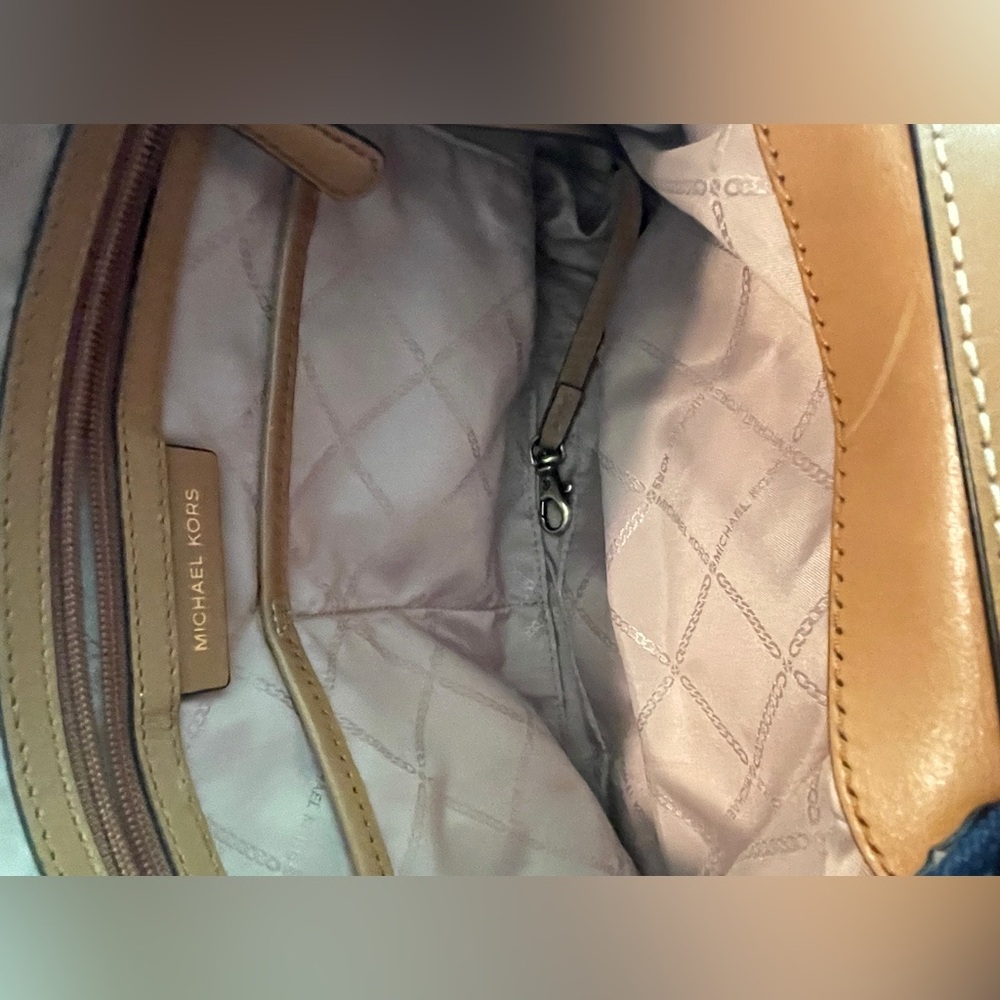 Michael Kors Raven Pocket Shoulder Tote - Picture 7 of 10